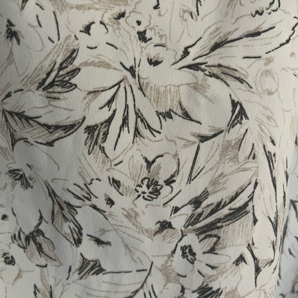 NWOT ASTR The Label Off White Sketch Long Sleeve Drape Tie Back Top Size M - Picture 6 of 6